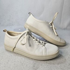 VIONIC white Sneakers Sz 9 Gold Accent